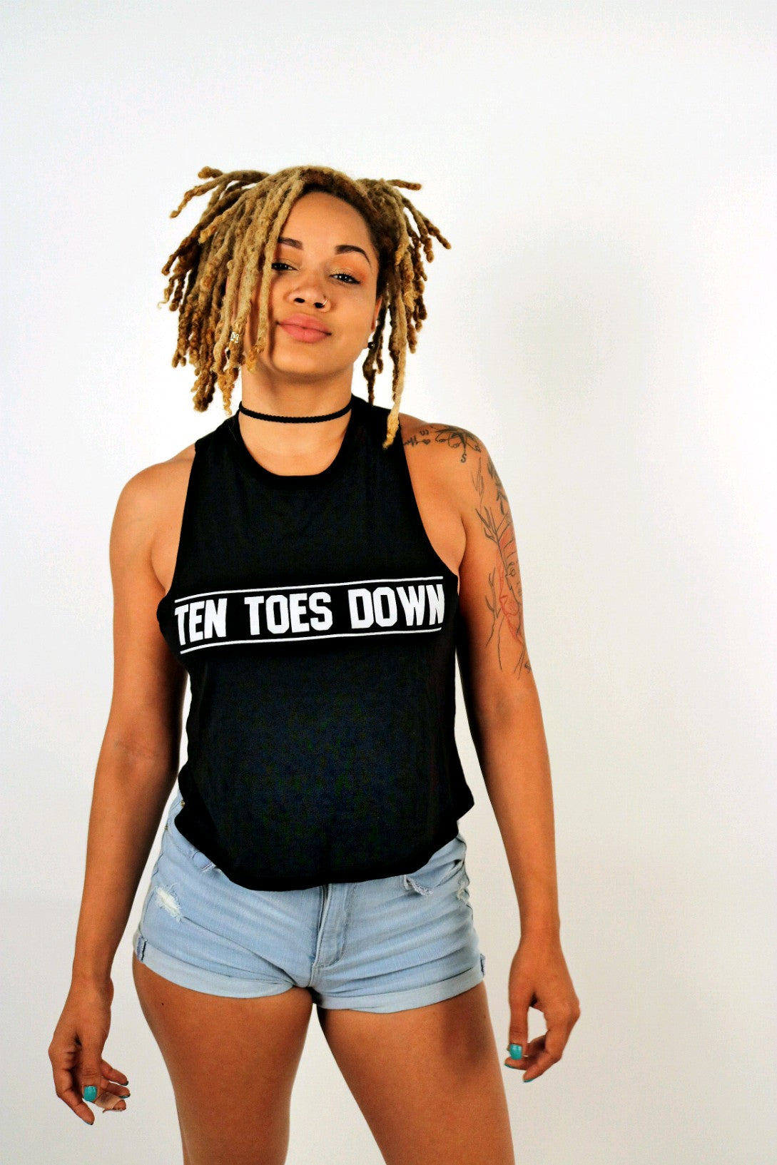 Ten Toes Down Cropped Tank (Black)